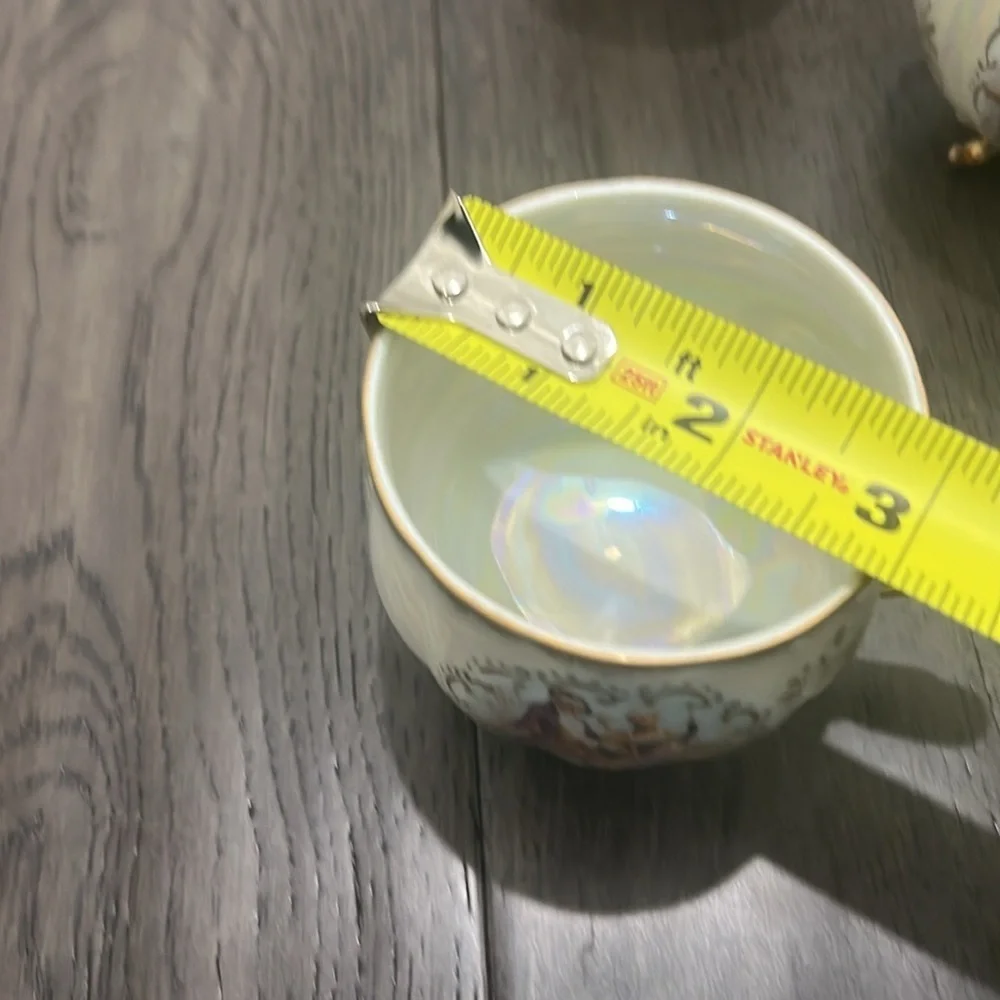 Set of 6 Victorian vintage like iridescent and gold trim teacups